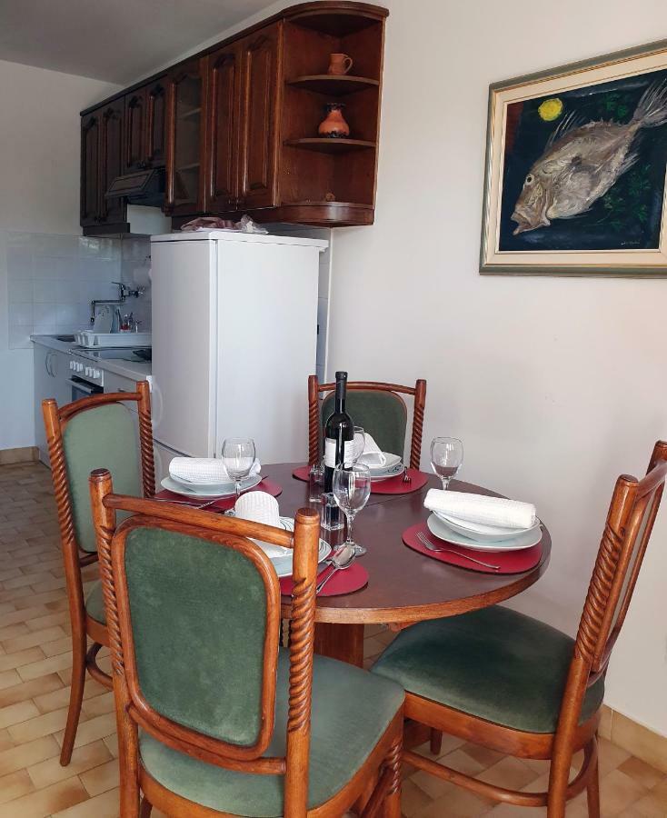 Apartment Dina Omiš Eksteriør bilde